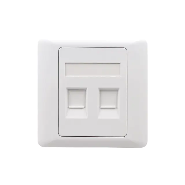 Apakah kelebihan menggunakan faceplates rangkaian dengan bicu modular atau sisipan untuk penyesuaian yang lebih mudah?